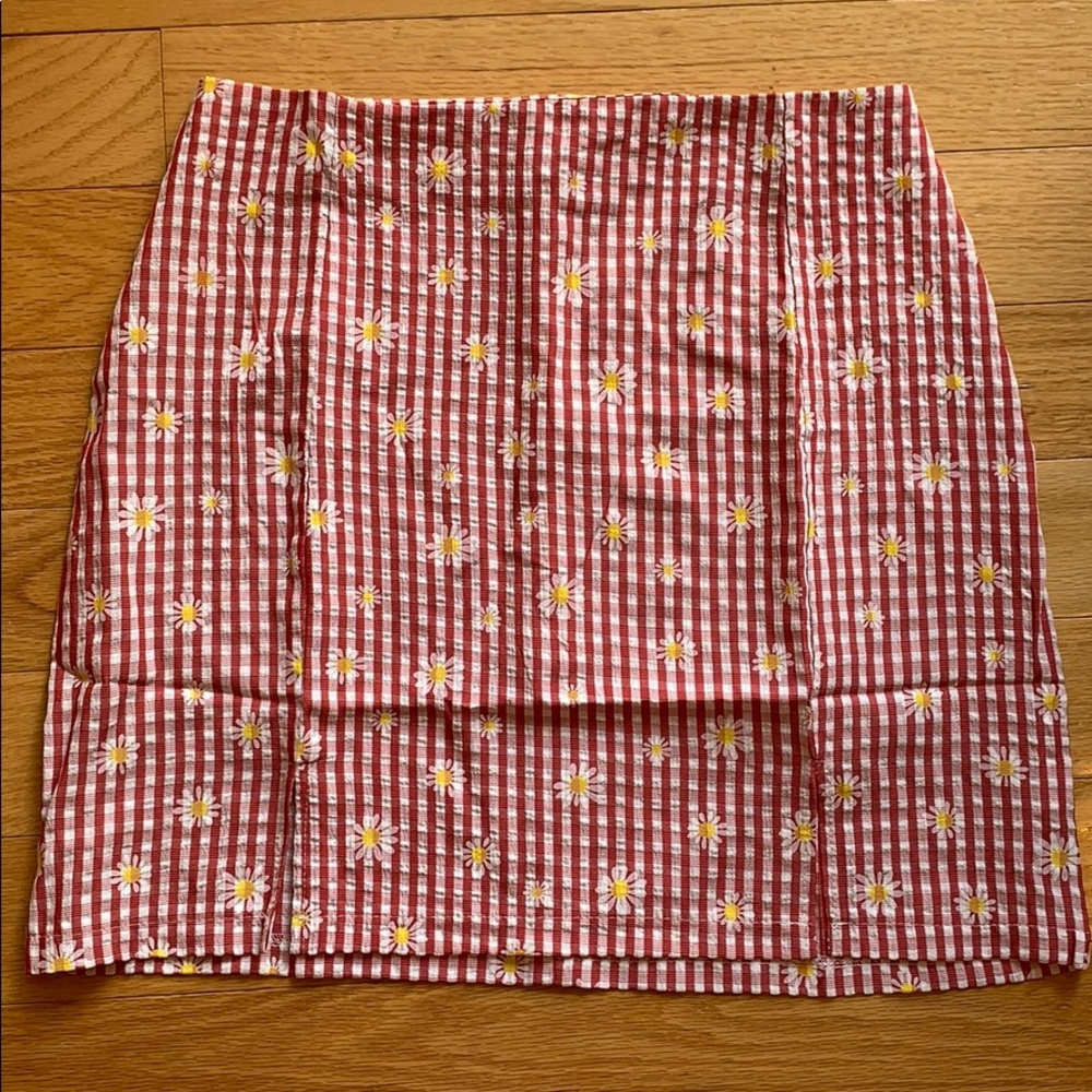 SHEIN Daisy Checkered Skirt Size Medium